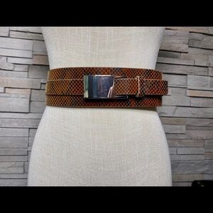 White House/Black Market belt